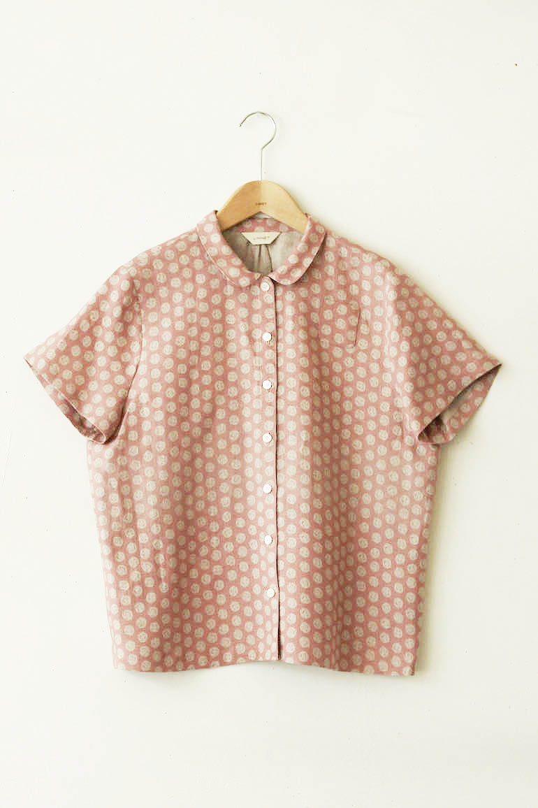 No.135 丸衿ブラウス半袖(裾絞り無し)<br />ローズドット　Flaxピンク